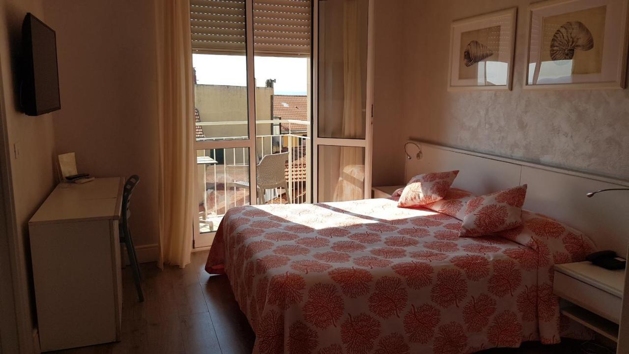 Hotel Enrico アラッシオ エクステリア 写真