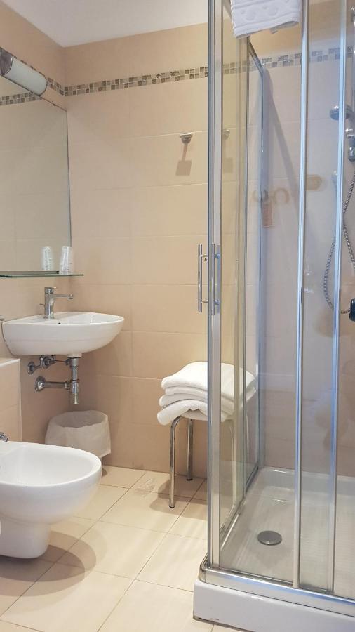 Hotel Enrico アラッシオ エクステリア 写真