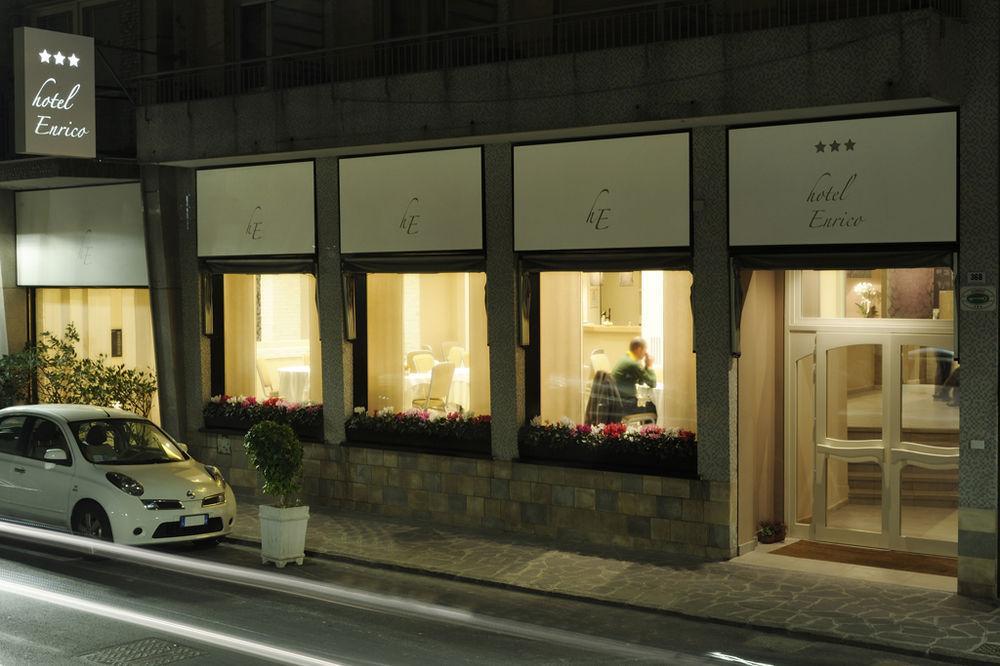 Hotel Enrico アラッシオ エクステリア 写真