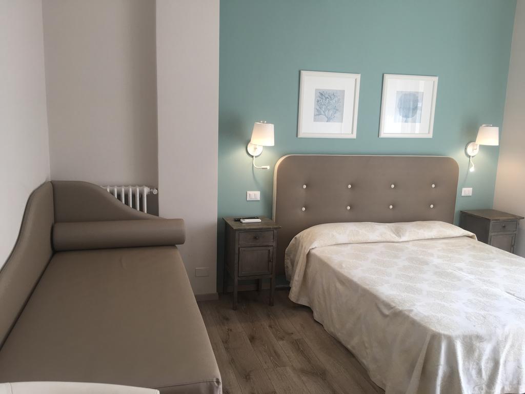 Hotel Enrico アラッシオ エクステリア 写真