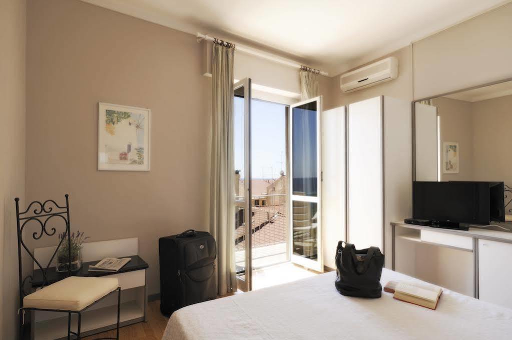 Hotel Enrico アラッシオ エクステリア 写真